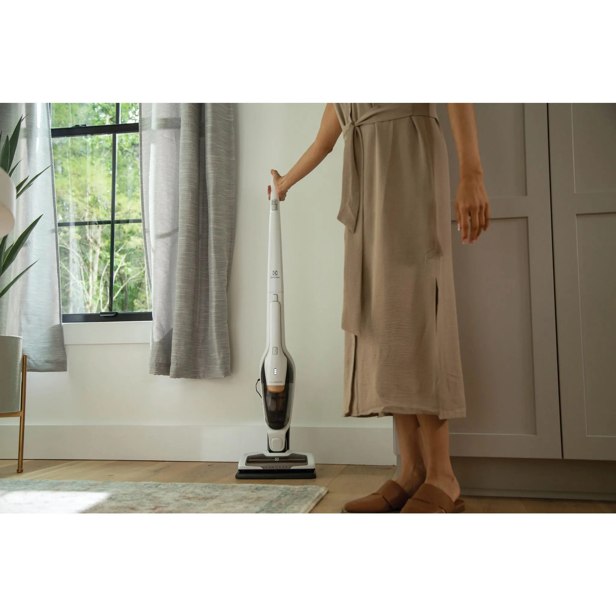 Electrolux Ergorapido Cordless 2-in-1 Vacuum (EHVS2510AW)